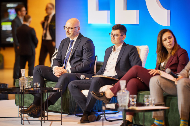 Maciej Wyczesany, prezes zarządu, dyrektor generalny, Apator SA, Łukasz Wojewoda, dyrektor, Departament Cyberbezpieczeństwa, Ministerstwo Cyfryzacji, Polska, Joanna Świątkowska, zastępca sekretarza generalnego, Europejska Organizacja ds. Cyberbezpieczeństwa (ECSO)