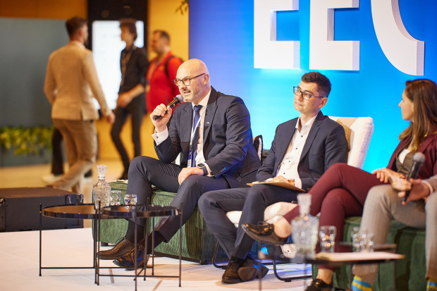 Maciej Wyczesany, prezes zarządu, dyrektor generalny, Apator SA, Łukasz Wojewoda, dyrektor, Departament Cyberbezpieczeństwa, Ministerstwo Cyfryzacji, Polska, Joanna Świątkowska, zastępca sekretarza generalnego, Europejska Organizacja ds. Cyberbezpieczeństwa (ECSO)