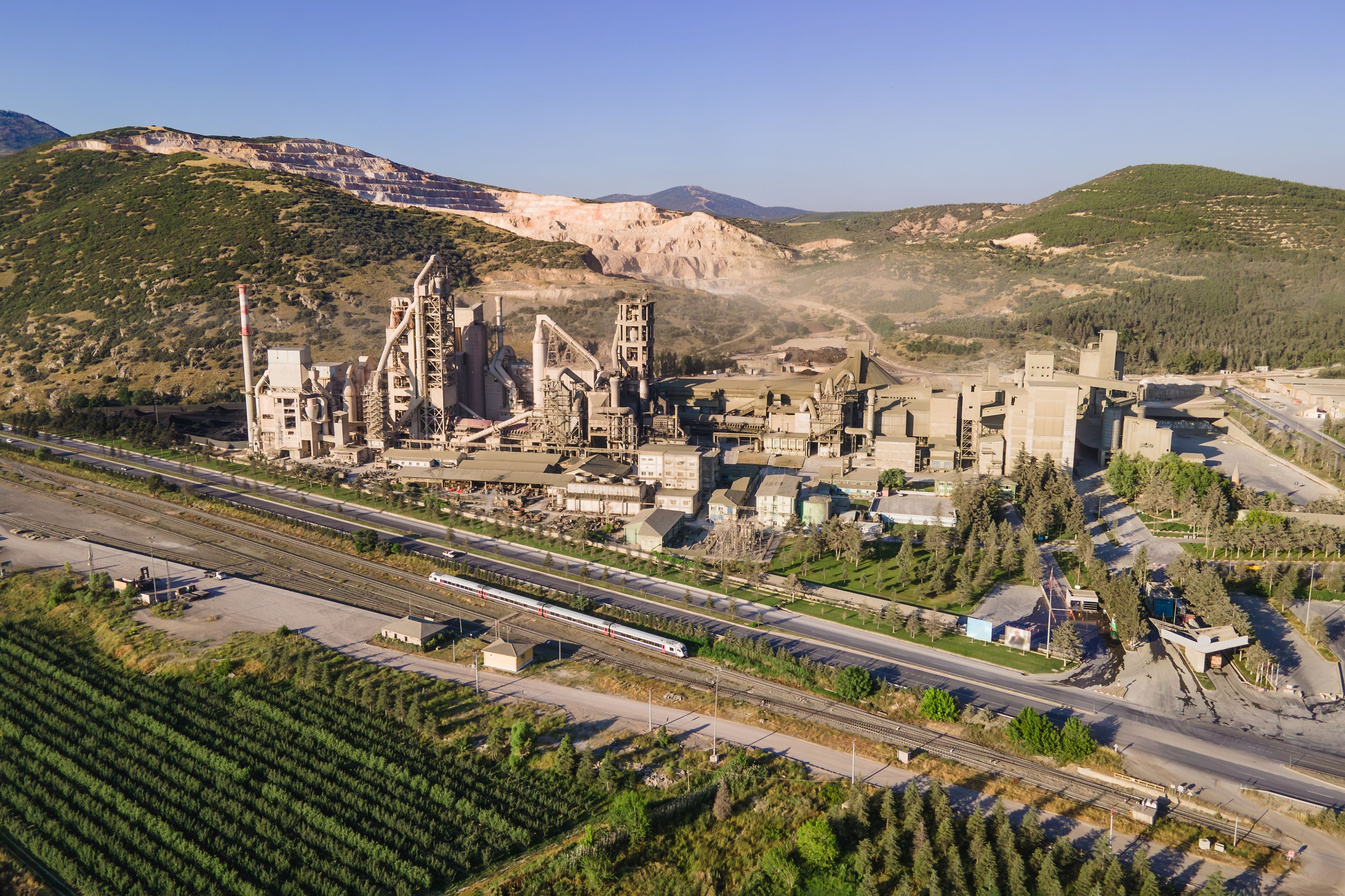 Cementproducenten uit EU-landen klagen over oneerlijke concurrentie van geïmporteerd cement (foto: shutterstock/Leonid Sorokin)