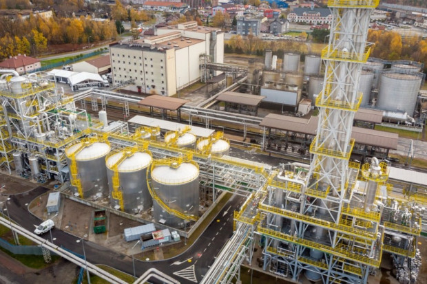 Zbyt drogie i za mało. Z tym paliwem są problemy. "To nie jest Święty Graal"