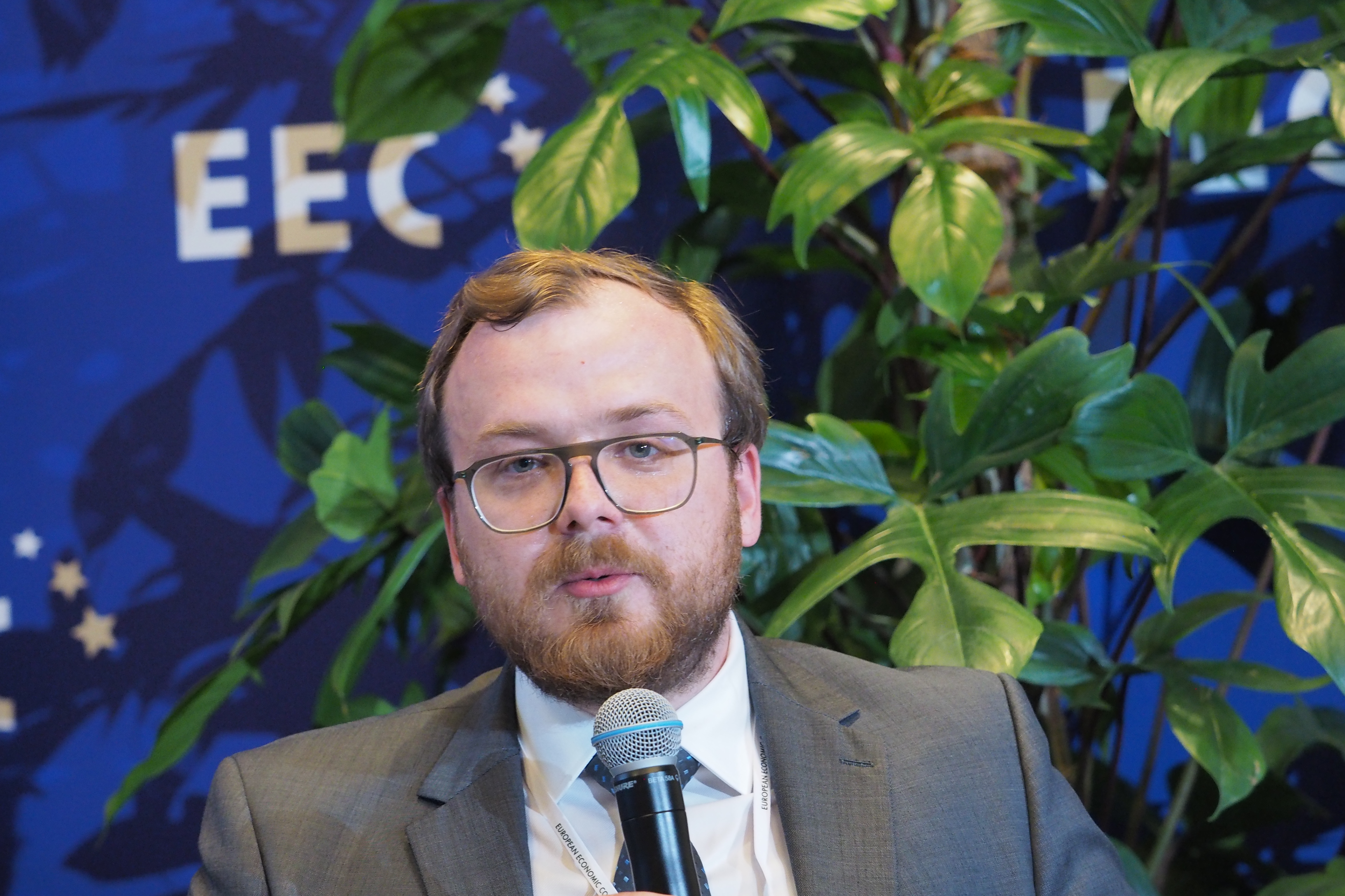 Модератор дискуссии Хуберт Чижевски, среди прочего, задал вопрос о шансах России вернуться к сотрудничеству со странами ЕС (фото: PTWP)