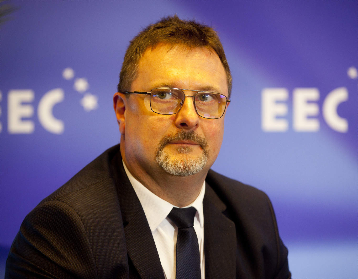 Prowadzący panel Ernest Czermański, m.in. dyrektor Centrum Badań nad Gospodarką Morską (Fot. PTWP)