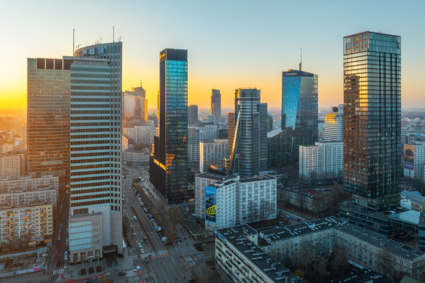 Polska gospodarka pnie się w rankingach. Dzięki wsparciu dyplomacji może być jeszcze lepiej