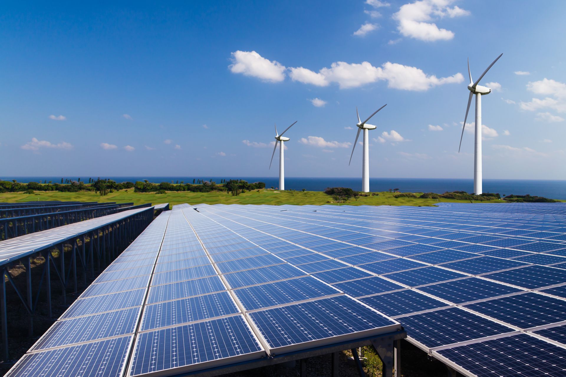 Le système énergétique polonais nécessite des changements profonds. Les investissements dans l'énergie verte nécessitent à ce stade une aide publique, souligne Bogdan Noga. Photo. Eesti Energia/photo d’illustration
