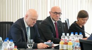 Orlen idzie na rekord i porządkuje kwestie wynagrodzeń władz koncernu