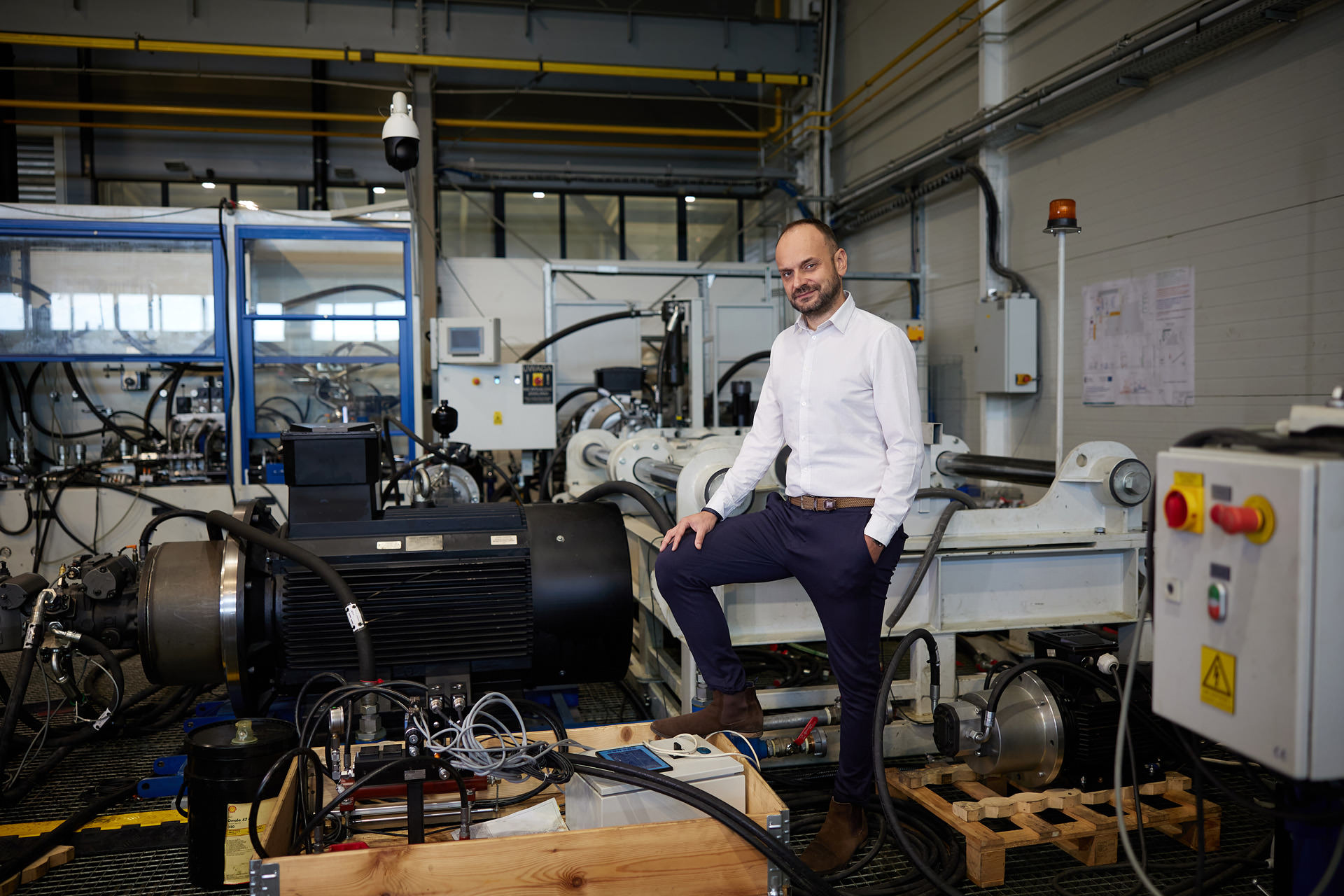 Piotr Rosikowski, Diretor Técnico e de Desenvolvimento da Ponar Wadowice, em sua empresa. Foto cortesia dos arquivos da Ponar Wadowice.