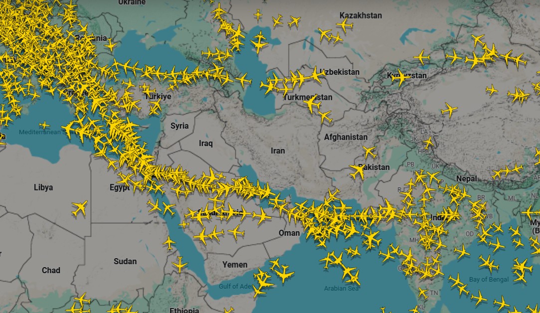 Samoloty omijają niebezpieczny obszar. Fot. flightradar24.com