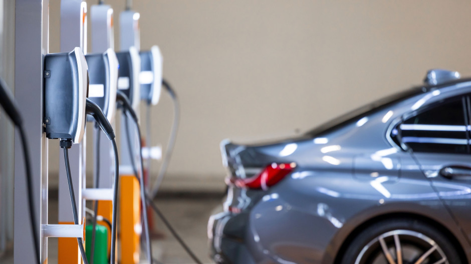 Na China, observa-se uma concentração de esforços em veículos elétricos e os sucessos relacionados. No Japão, o trabalho é disperso, focado em uma variedade de propulsores. Foto: Shutterstock/MayDay MayDay