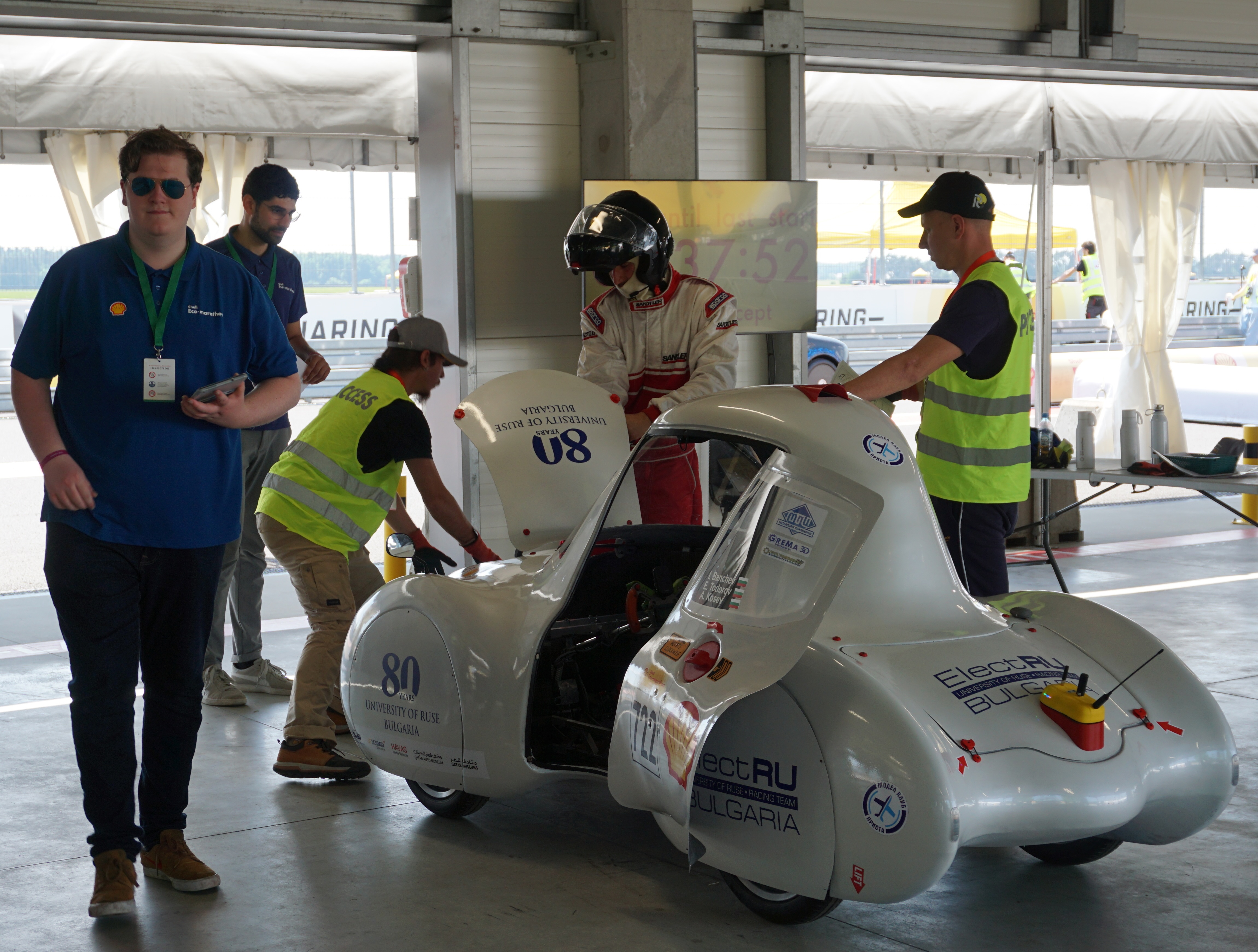 Breaking records in fuel-efficient driving requires the use of very light bodies, usually made of carbon fiber, very fuel-efficient engines, software supporting the operation of the drive, but also driving strategies (photo by Piotr Myszor)