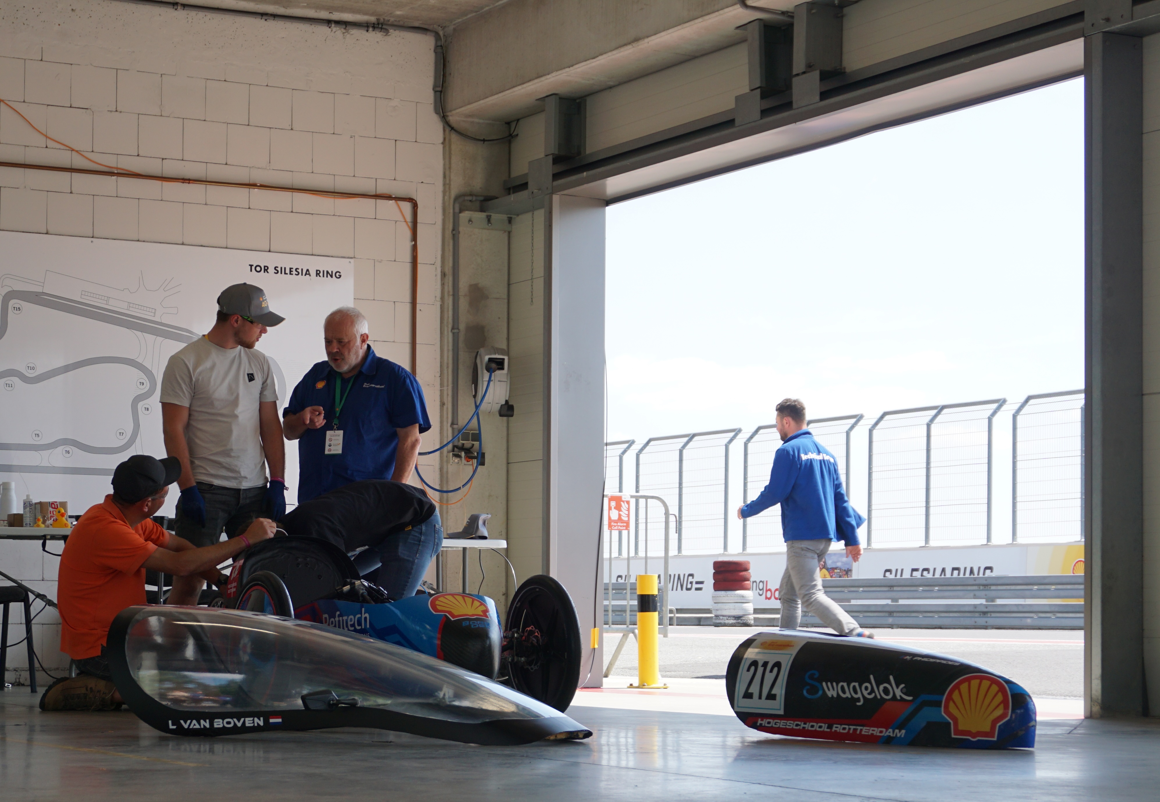 Before and after the race, the vehicles undergo rigorous technical inspections. Photo Piotr Myszor