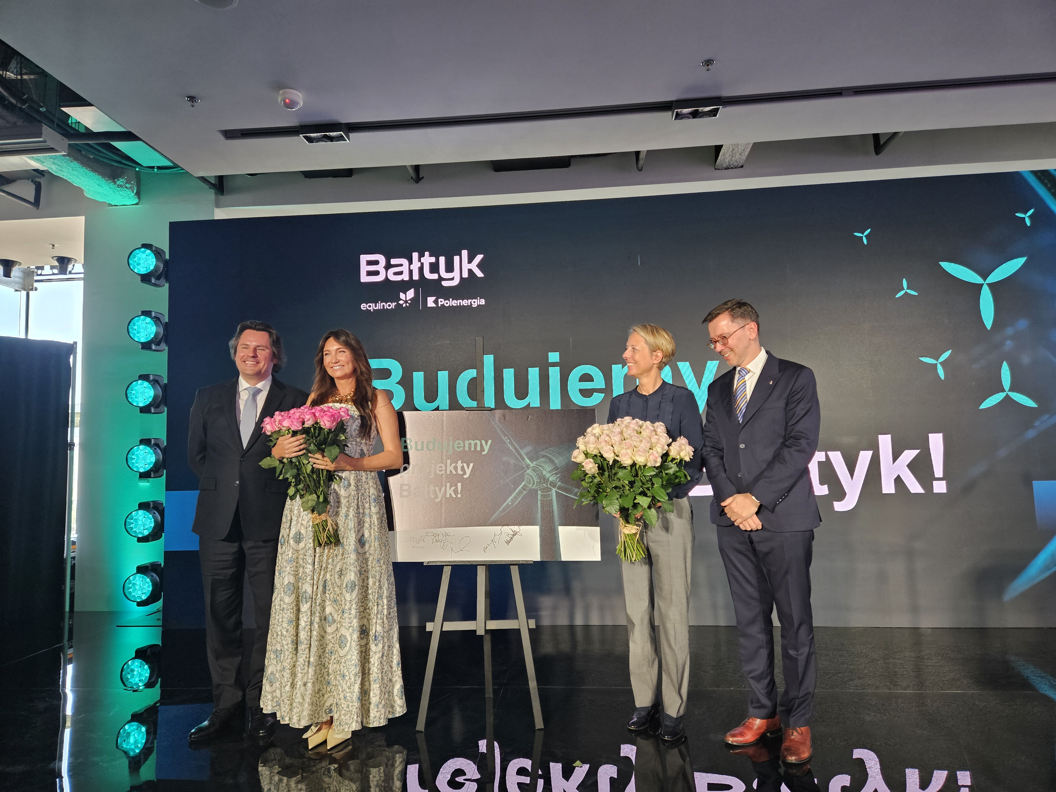 Van links naar rechts: Adam Purwin, president van Polenergia, Dominika Kulczyk, Trine Borum Bojsen, vice-president van Equinor REN, Michał Jerzy Kołodziejczyk, president van Equinor in Polen. Foto: PTWP/AH