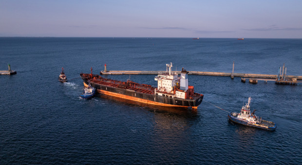 Port Gdynia pozbył się rosyjskiego statku, ale inna kluczowa sprawa się przeciąga