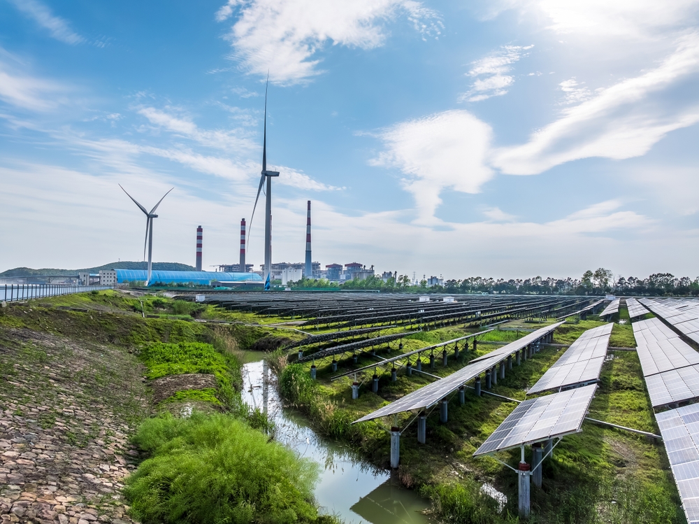Yenilenebilir enerji ihalelerine fiyat dışı kriterlerin getirilmesi, AB'nin üçüncü ülke teknoloji tedariklerine olan bağımlılığını azaltmasını sağlamayı amaçlıyor. Fotoğraf: dongfang/Shutterstock