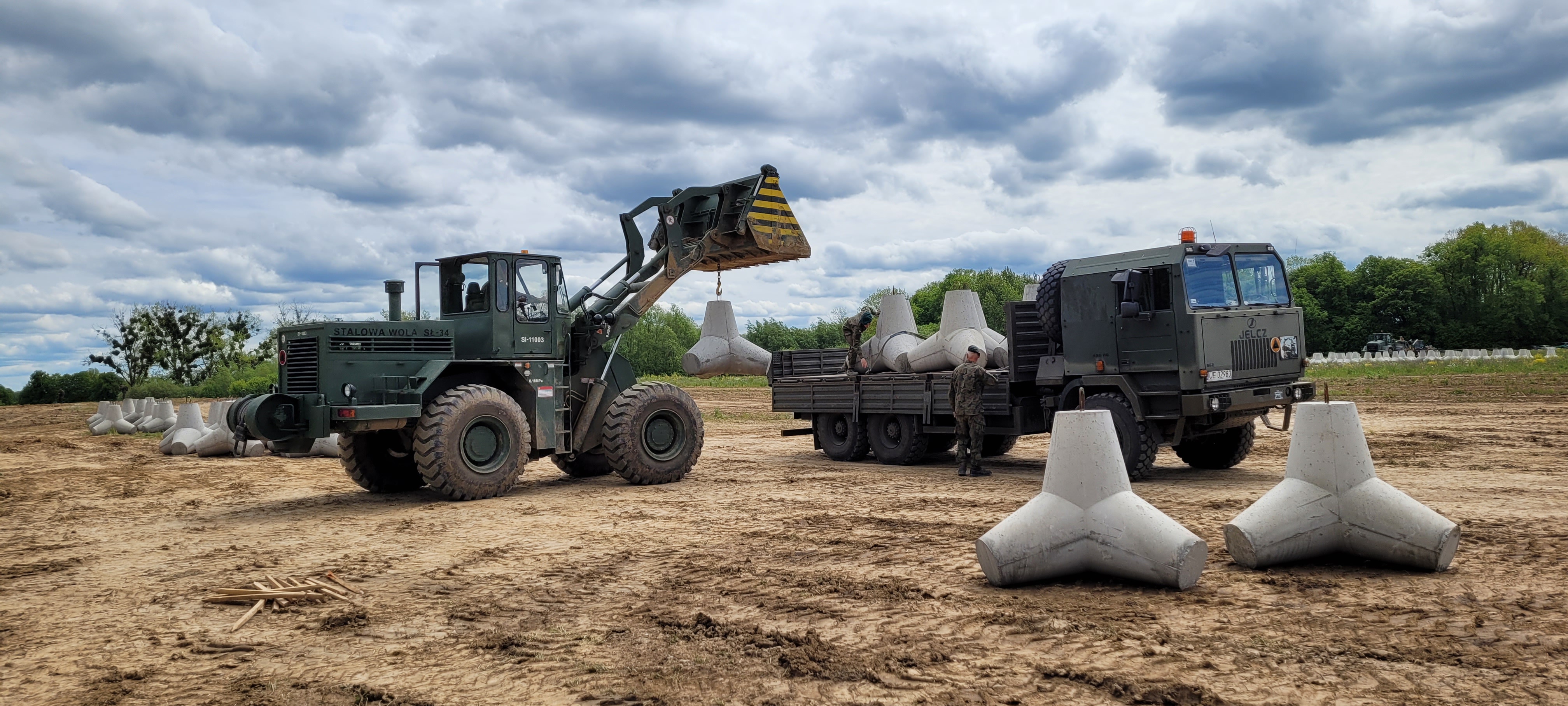 Construction d'une barrière antichar à la frontière avec l'oblast russe de Königsberg. Photo : Rafał Lesiecki / PTWP