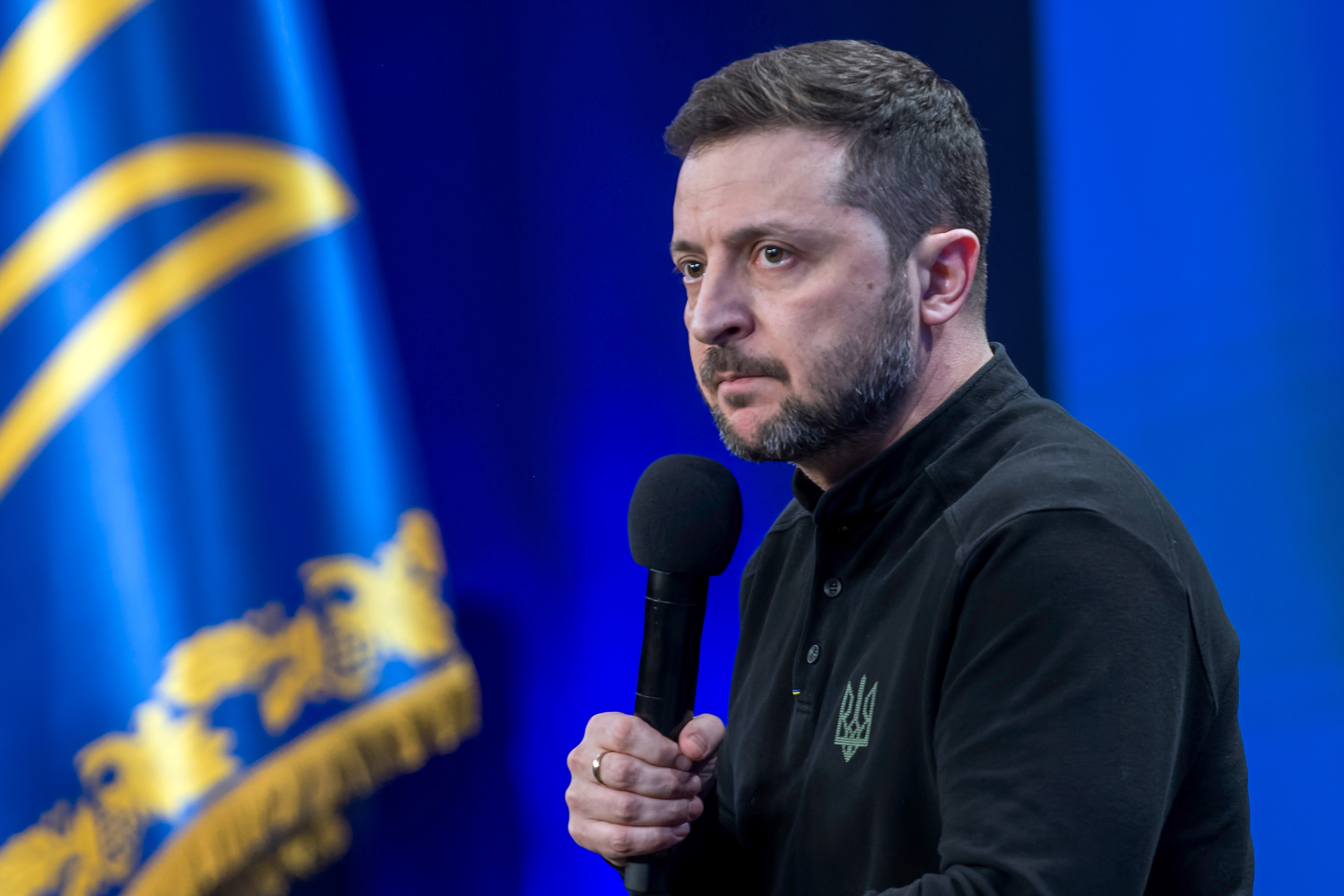 Volodymyr Zelensky is cutting economic ties with Belarus. Photo: Shutterstock/paparazzza