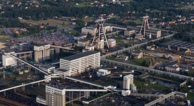 JSW balansuje na krawędzi. "Możliwe oszczędności kosztem pracowników"
