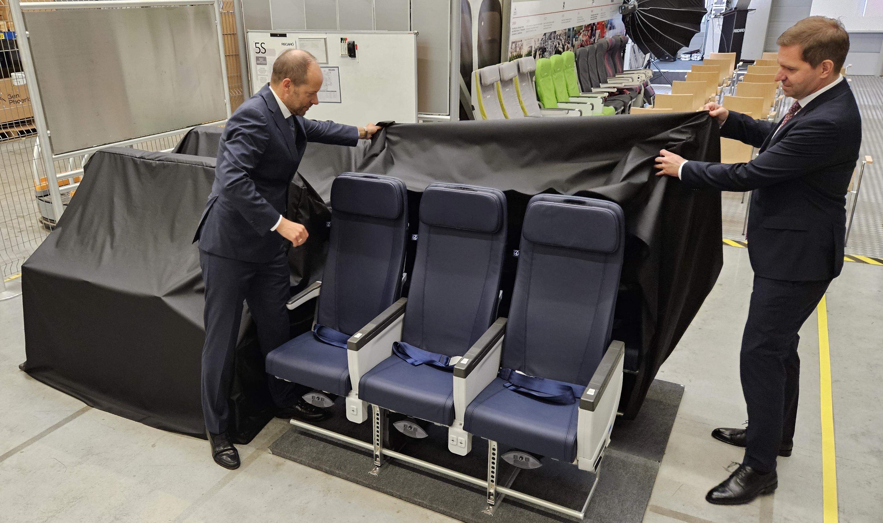 O primeiro conjunto de assentos do avião da LOT Polish Airlines está pronto. Foto: PTWP SA