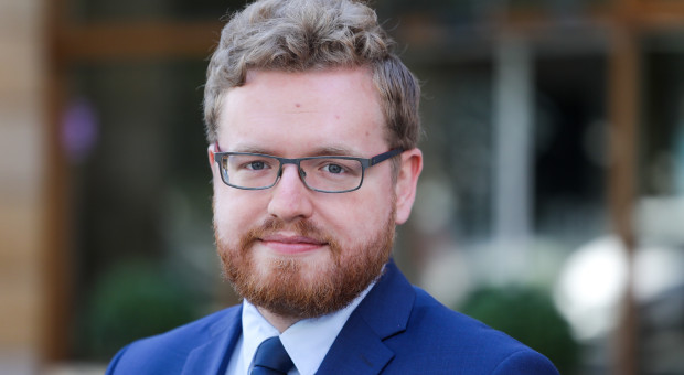 Minister tłumaczy opóźnienie ws. AI Act. "Wiele za uszami" ma Komisja Europejska