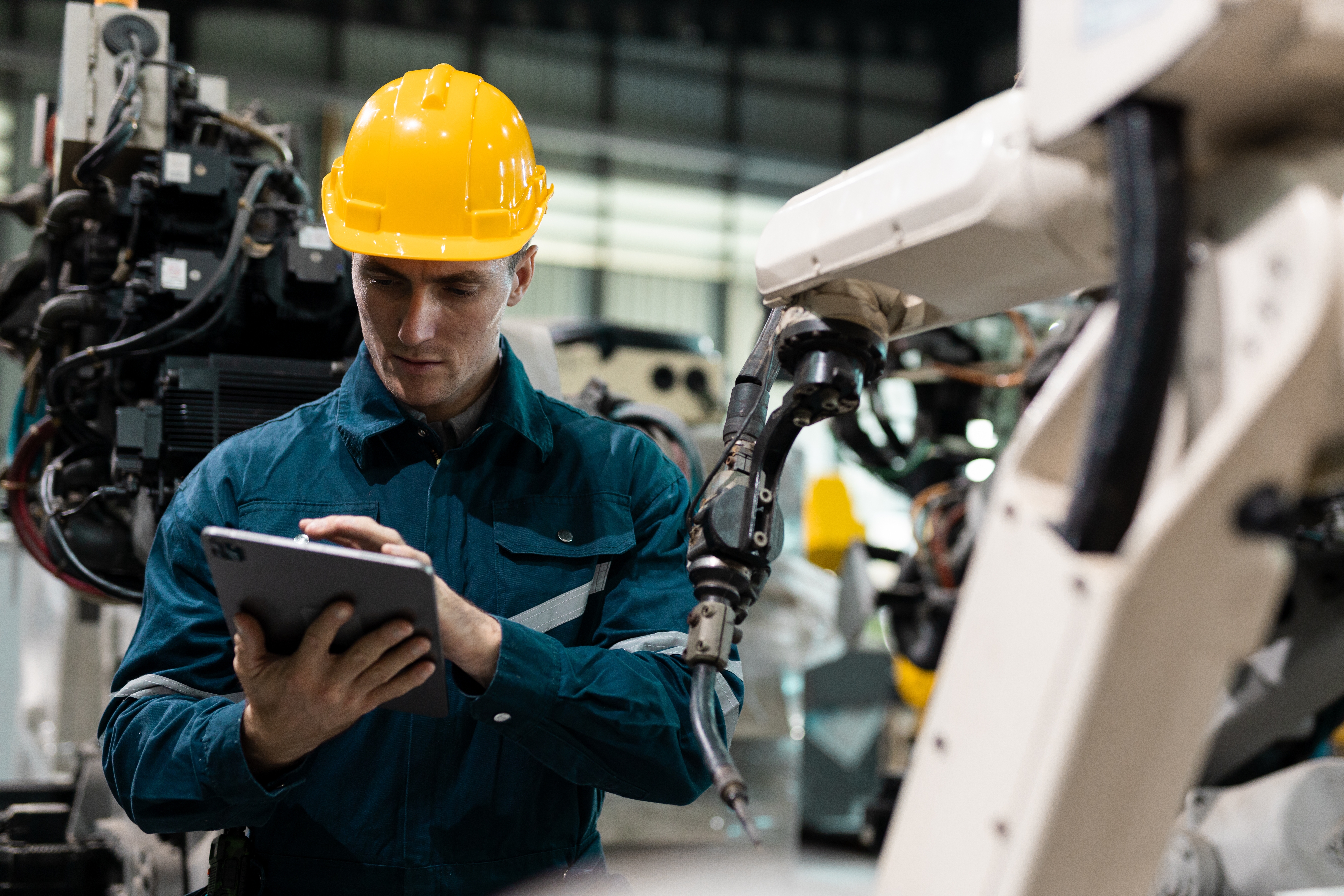 If we look at Industry 4.0, we can actually see that large enterprises are consistently investing in automation, robotization and artificial intelligence - says our interlocutor. Photo: FOTO Eak / Shutterstock
