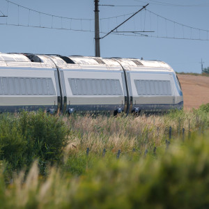 PKP Intercity mocno stawia na superszybkie pociągi do CPK. Kto je dostarczy?