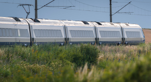 PKP Intercity mocno stawia na superszybkie pociągi do CPK. Kto je dostarczy?