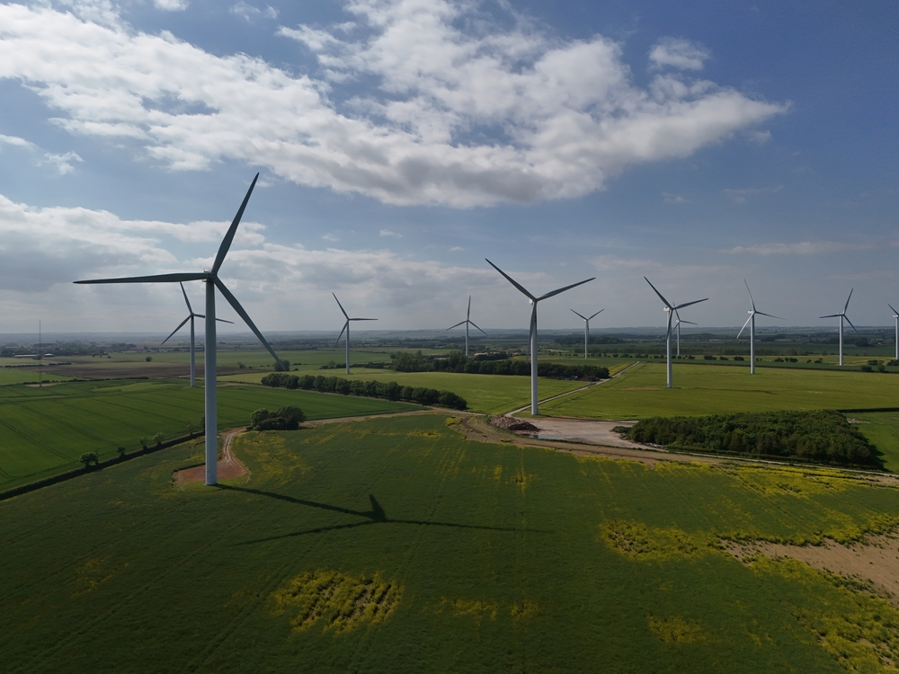 Ustawa sieciowa w końcu porządkuje proces przyłączania OZE i magazynów energii do sieci - uważa Rafał Gawin. Fot. Mike Seaman / Shutterstock