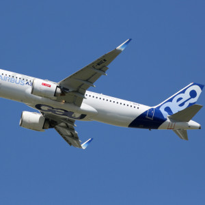 Koncern lotniczy Airbus dostarczył we wrześniu 73 samoloty pasażerskie. Roczny plan jest zagrożony