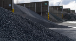 Jak trwoga, to do węgla. Problemy na rynku gazu wspierają "czarne złoto"