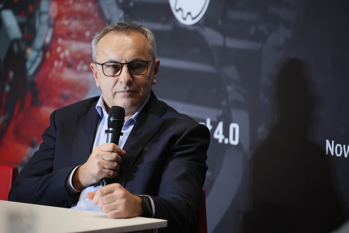 Sin embargo, la Industria 4.0 no se trata solo de automatización para el efecto sorpresa... La eficacia de las implementaciones depende del caso de negocio: optimización de costes, reducción de plazos de entrega, estabilidad de la calidad y simplificación del control de procesos, afirma Grzegorz Szydełko, director ejecutivo de Nextomation. Foto: PTWP