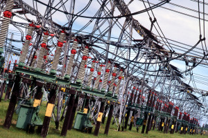 Politycy muszą się dogadać. Inaczej prąd w Polsce będzie nadal dużo droższy niż na Zachodzie