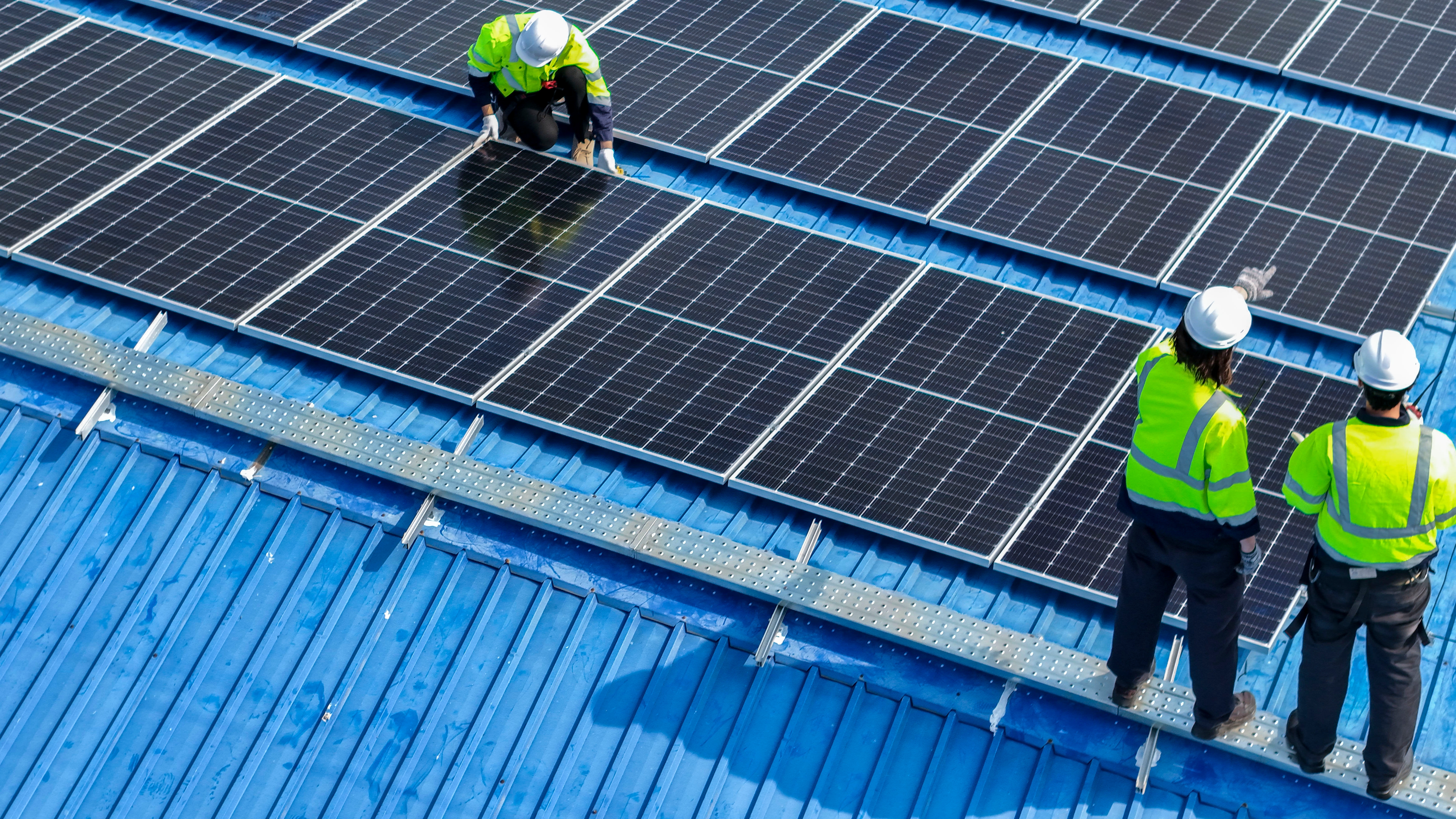 Yarış yaklaşık on iki yıl önce başladı ve Avrupa'nın dünyanın diğer bölgelerindeki rakiplerine yetişmekte zorluk çekebileceği düşünülüyor. Kaynağımız, bunun özellikle fotovoltaik paneller için geçerli olduğunu söylüyor. Fotoğraf: ultramansk / Shutterstock