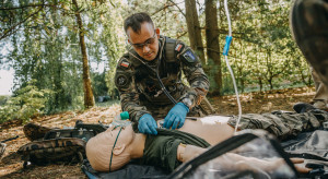 Bez cywilów na wojnie ani rusz. Sami wojskowi medycy nie wystarczą, braki są ogromne