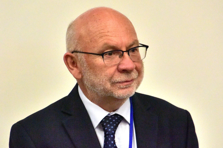 Profesor Jan Michałek, economista y docente de la Universidad de Varsovia. Licencia: <a href=