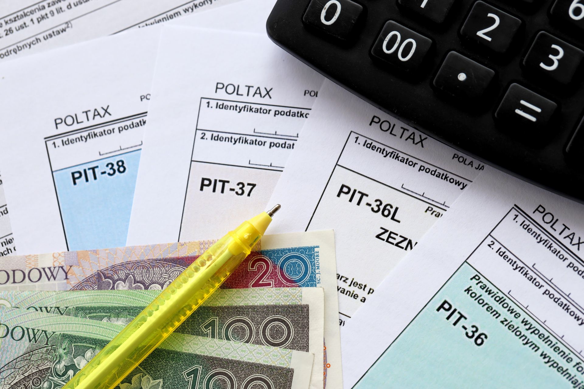 Dans leur déclaration de revenus de 2024, les contribuables ont versé un total de 14,9 milliards de zlotys au budget de l'État, soit plus de 4 milliards de zlotys (38 %) de plus que l'année précédente. Photo : RomanR / Shutterstock