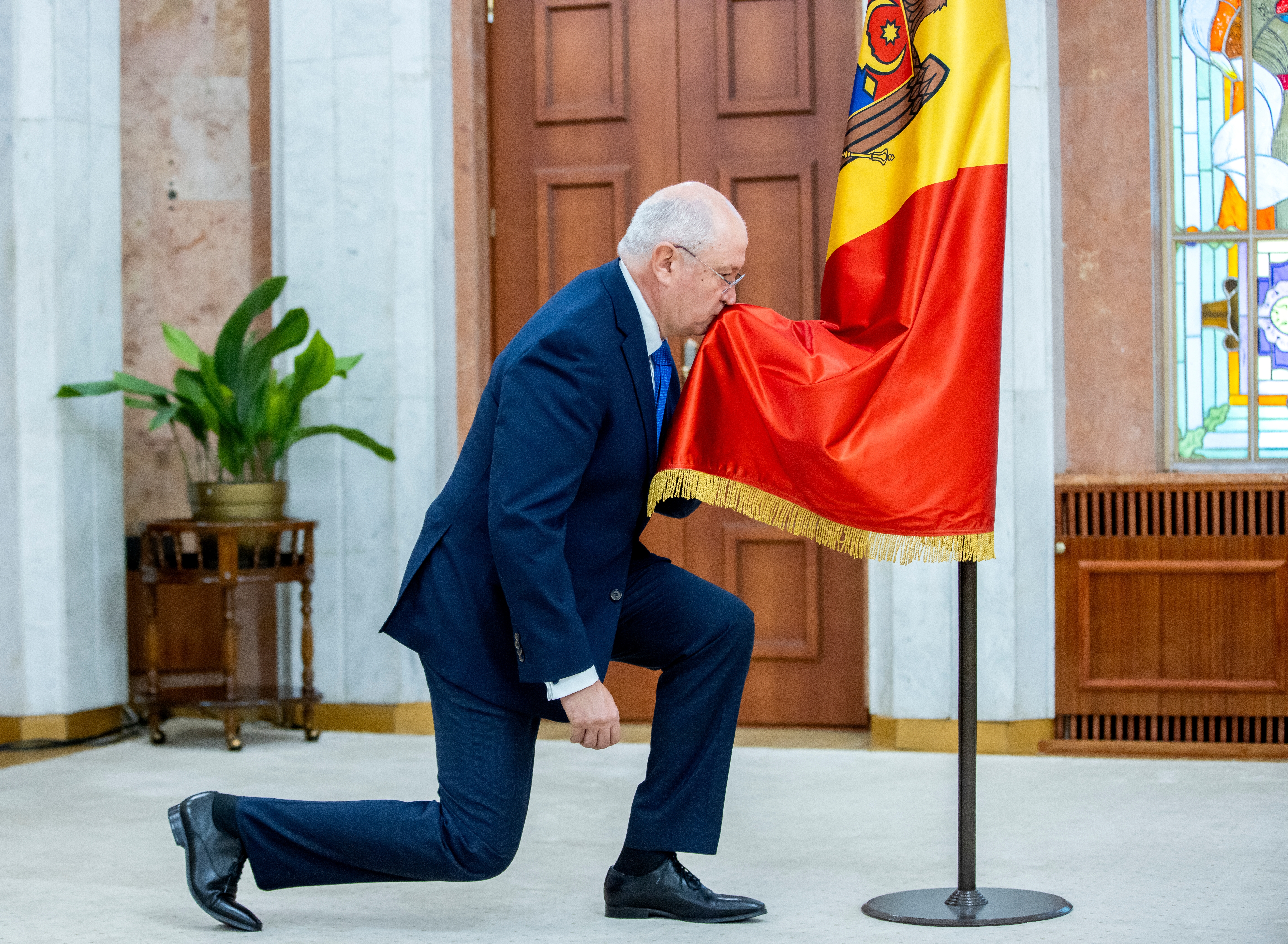 Alexandru Munteanu, 31 Ekim 2025'ten beri başbakan. Moldova, Amerika Birleşik Devletleri ve Romanya vatandaşlığına sahip. Birkaç ay önce başbakan olduğu ülkeye geri döndü. Fotoğraf: Dan Morar / Shutterstock