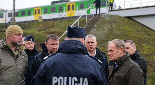 Tusk o eksplozji na torach: celem było wysadzenie pociągu na trasie Warszawa-Dęblin