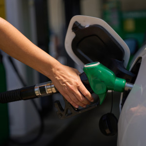 Ceny ropy spadają po najsilniejszej zwyżce od tygodnia