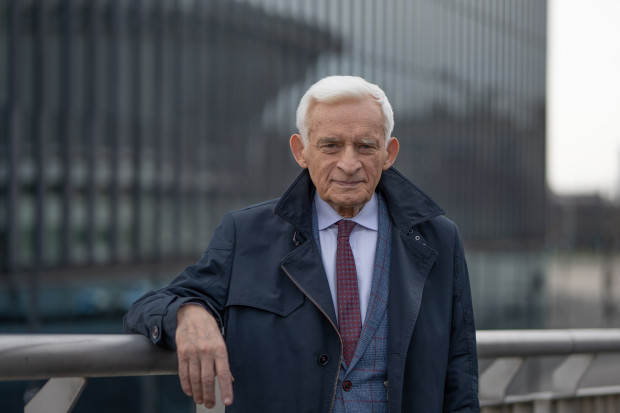 Europa między młotem a kowadłem. Jerzy Buzek: to czas przełomu, nie złudzeń