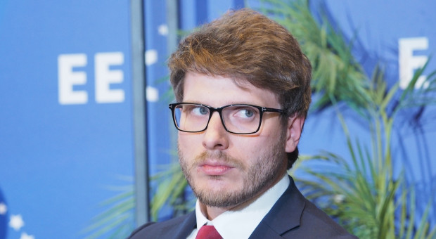 Chemia biegnie z kulą u nogi. Bez zmian miejsca pracy będą znikać