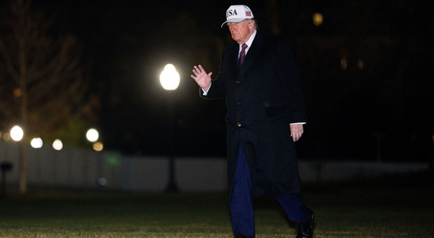 Trump uderzył w państwa „robiące interesy” z Iranem. Wprowadza wysokie cła
