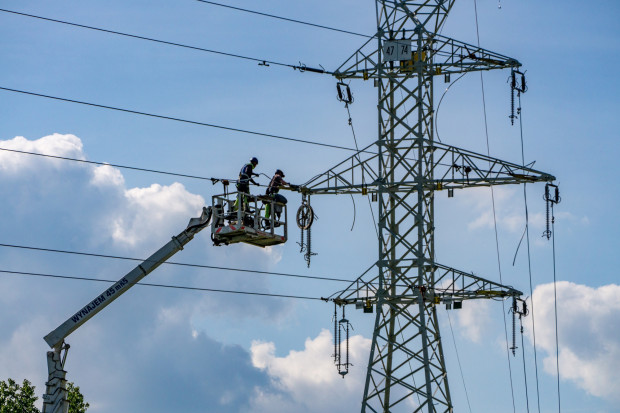 Wyłączanie OZE, koniec wsparcia węgla, ceny prądu niemałe. Transformacja istotną częścią EEC