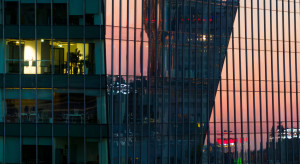 Znana firma technologiczna tnie koszty i szykuje masowe zwolnienia. Jest obecna też w Polsce