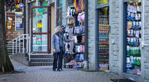 Szukają ludzi do pracy. Zarobki nawet 4800 zł w tydzień