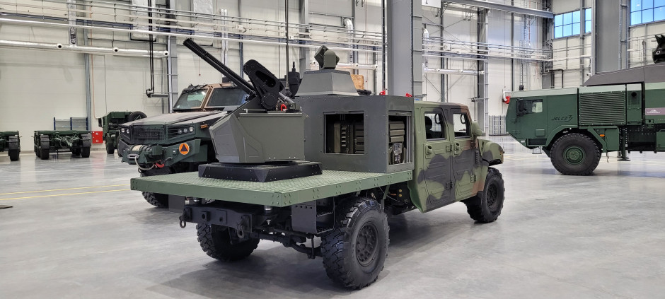 WLKM 12,7 mm z Zakładów Mechanicznych Tarnów na samochodzie terenowym Legwan od spółki Rosomak Fot: Rafał Lesiecki / PTWP