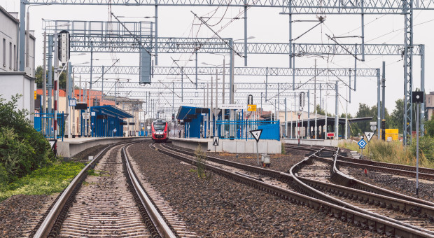 Szukają ludzi do pracy. 8000 zł i bogaty pakiet dodatków