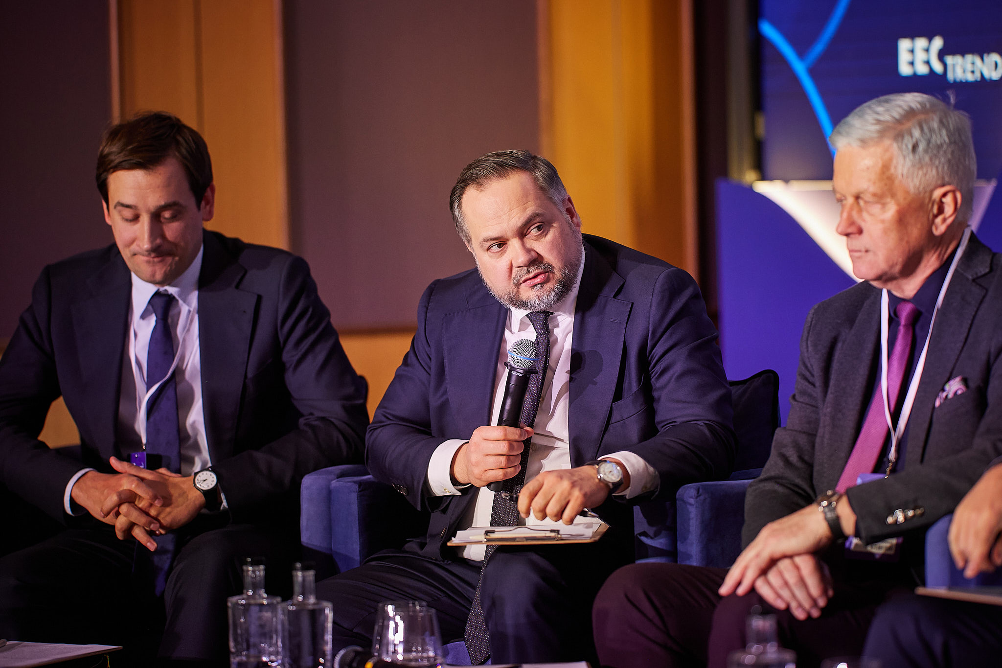 Wiceminister aktywów państwowych Konrad Gołota (w środku) Fot: Joanna Matuszyńska / PTWP