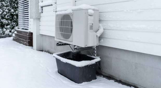 Mrozy pokonują pompy ciepła? Poniżej tej temperatury gaz i węgiel wygrywają