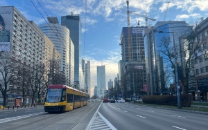 Czy zagraniczne firmy powinny dostać publiczne pieniądze? Polacy odpowiadają