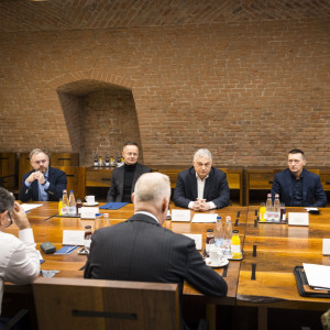 Węgry zamierzają wprowadzić maksymalne ceny paliw, ale nie dla wszystkich