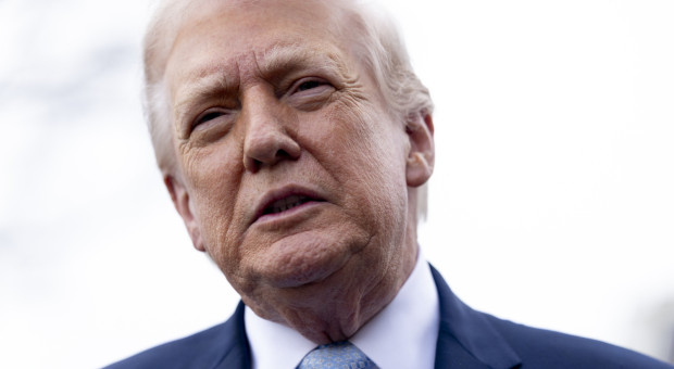 Nagły zwrot na rynku - ceny ropy runęły. Trump odroczył ataki na Iran